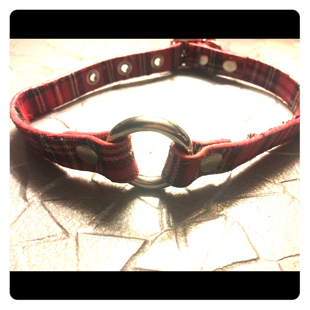 Plaid red and black O ring choker